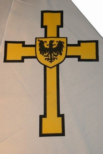 Rycerz Krzyżak płaszcz krzyżacki biały z krzyżem żółtym i kapturem