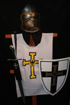 Rycerz krzyżak duży - tunika z kapturem, hełm, tarcza i miecz 71 z pochwą